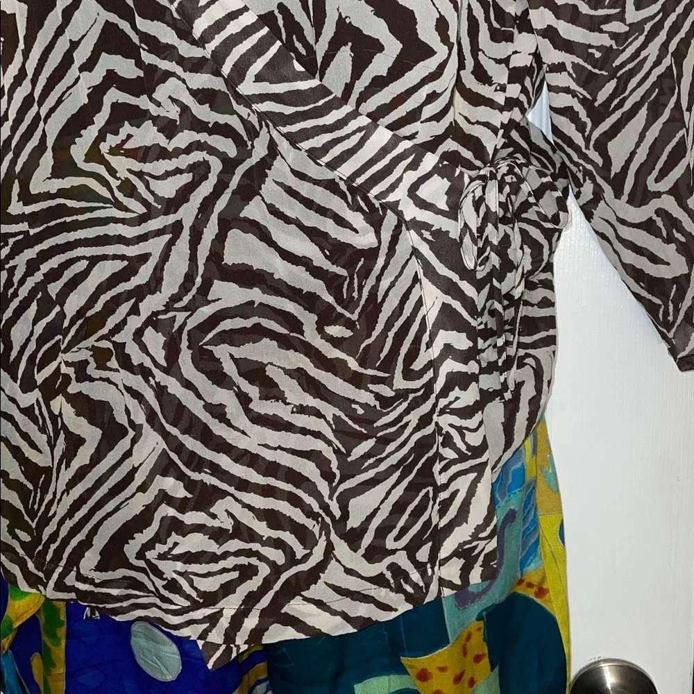 CHICO’S Brown/Cream Animal Print Wrap-Style SILK Blouse L - Picture 5 of 5